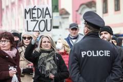 Demonstrace proti omezování svobod, koronavirus, Náměstí republiky, 28. 10. 2020 - média, dezinformace