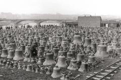 Před 80 lety nacisté odvezli téměř deset tisíc zvonů. Připomene je nový zvon v Praze