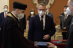 Prezident nepodal ruku jednomu z rektorů