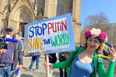 Rusové v Praze protestovali proti Putinovi a válce na Ukrajině