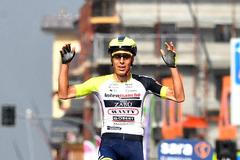 Jan Hirt slaví triumf v královské 16. etapě Gira d'Italia