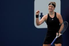 Karolína Muchová vs Leylah Fernandezová v Miami 2022