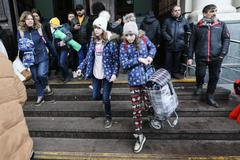 Válka na Ukrajině - nádraží Lvov, uprchlíci, děti, ukrajinci, humanitární krize