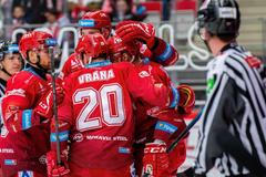 Radost třineckých hokejistů v zápase hokejové extraligy