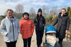 Dočasný domov našla v Blatničce také tato rodina, která si moc přála zůstat pohromadě. Jde o babičku, maminku, jejich dceru a jejího pětiměsíčního syna.