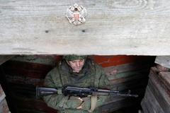 Živě: Putin teď pošle na Donbas mírotvorce, obsadí tím ale cizí území, říká Stulík