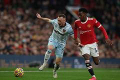 23. kolo anglické fotbalové ligy 2021/22, Manchester United - West Ham: Vladimír Coufal a Anthony Elanga