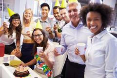 Narozeniny, oslava, práce, zaměstnání, kolegové, ilustrační foto