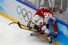 Christoph Bertschy a Vojtěch Mozík v zápase Česko - Švýcarsko na ZOH 2022 v Pekingu