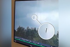 Sebevražda nebo ztráta kontroly? Letecký svět se diví střemhlavému pádu čínského Boeingu