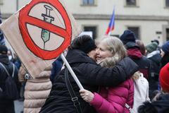 Demonstrace, protest proti povinnému očkování, Chcípl PES, koronavirus, antivax, demonstrant