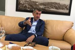 Předseda hnutí ANO Andrej Babiš ve své poslanecké kanceláři v Roudnici nad Labem v pondělí 7. února 2022