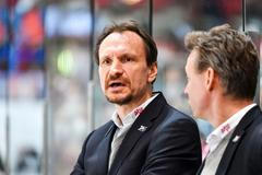 Trenér Pavel Gross na střídačce Mannheimu