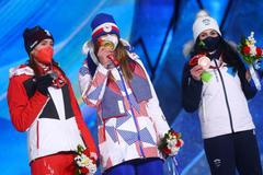 Ester Ledecká se zlatou medailí za paralelní slalom v Pekingu 2022