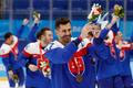 Marek Hrivík slaví bronz slovenských hokejistů na olympiádě v Pekingu 2022