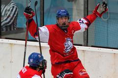 Matyáš Šapovaliv slaví gól v zápase české reprezentace do 18 let