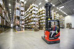 Centrální sklad Mall.cz; skladování, distribuce, eshopy, prodej, manuální práce, dělník, skladník, zaměstnanost, ještěrka