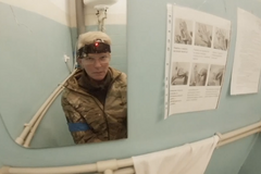 Záznam z kamery na těle medičky ukazuje hrůzy z Mariupolu