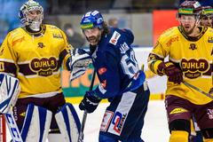 Jihlavský brankář Maxim Žukov a Jaromír Jágr v druhém finále play off první ligy 2020/21