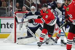 hokej, NHL 2021/2022, Chicago Blackhawks - Winnipeg Jets, Dominik Kubalík