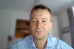 Fiala zatím vyklízel pole Babišovi a jeho obytňáku. Teď si to uvědomil, říká Honzejk