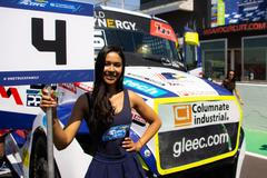 ME tahačů na okruzích v Misanu 2022: grid girl