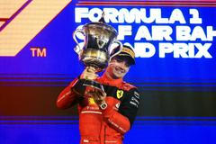 Charles Leclerc z Ferrari slaví triumf ve VC Bahrajnu F1 2022