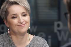 Redlová: Lidovky jsou klišé, ale dělám je ze srdce. Vztah s tátou jsme museli budovat