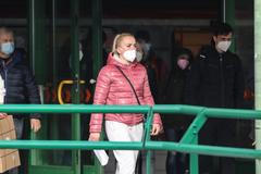 Ilustrační foto - koronavirus, covid-19, kovid, roušky, rouška, respirátor, lidi, Češi, nouzový stav