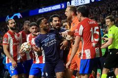 Šarvátka v závěru zápasu mezi Atléticem a Manchesterem City