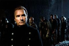 Francouzský herec Michel Bouquet ve filmu Bídníci