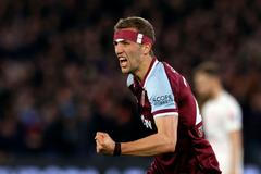 Tomáš Souček slaví branku v Evropské lize