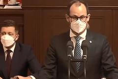 „Po 11 letech předstupuji jen s jedním tématem,“ loučil se za potlesku poslanec Farský se sněmovnou