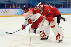 Matěj Stránský a Leonardo Genoni v zápase předkola  play-off Česko - Švýcarsko na ZOH 2022 v Pekingu