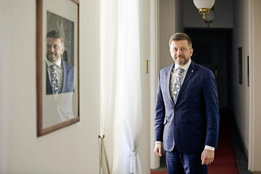 Chtějí, abych jim políbil prsten, tvrdí Rakušan. A nabízí zcela nečekané řešení