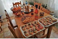 Radní SPD chlebíčky