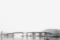 Fotogalerie / Barrandovský most / Tak se kdysi budoval Barrandovský most. Klíčový most v Praze nyní čekají opravy