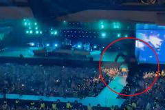 Pád na koncertu Harryho Stylese