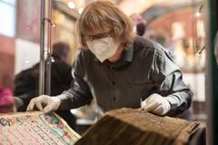 Instalace vzácných rukopisů - Klementinum, Národní knihovna, výstava - Velislavova bible, Dalimilova kronika