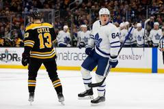 hokej, NHL 2021/2022, Boston Bruins - Toronto Maple Leafs, David Kämpf