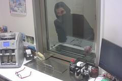 lupič, zloděj, banka, Praha, policie, loupež