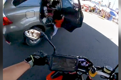 Tříletý chlapec za jízdy vypadl z auta