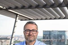 Ekonom David Navrátil, Česká spořitelna, portrét