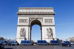 Francie, paříž, vítězný oblouk, policie, konvoj svobody, demonstrace, protest, covid