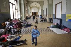 Dvorská: Nocují tu stovky lidí v nedůstojných podmínkách. Drtivá většina jsou Romové