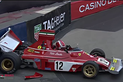 Havárie Charlese Leclerca s Ferrari 312B3 Nikiho Laudy na Monaco Historic Grand Prix.