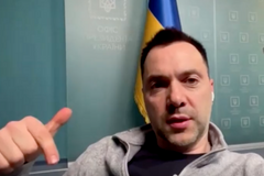 Poradce Zelenského předpověděl před léty krvavou válku z Ruskem. Trefil i její začátek