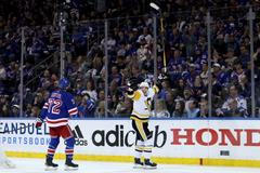 hokej, NHL 2021/2022, Stanley Cup Play off, New York Rangers - Pittsburgh Penguins, Filip Chytil