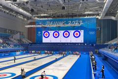 Čeští curleři manželé Paulovi v zápase s Kanadou na olympiádě v Pekingu 2022