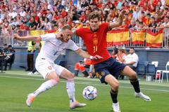 fotbal, Liga národů 2022, Španělsko - Česko, Vladimír Coufal, Marcos Alonso